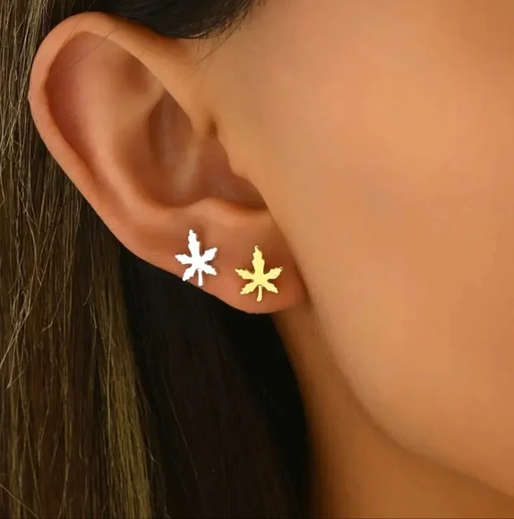 2 Pairs Of Silver 420 Weed Leaf Stainless Steel Stud Earrings 4×(OS) - Picture 7 of 9